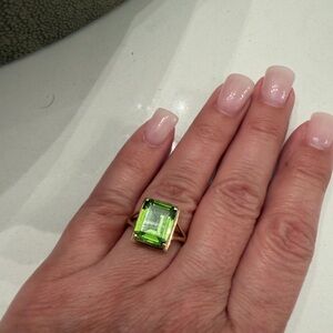 Elegant Green Gemstone Gold Ring